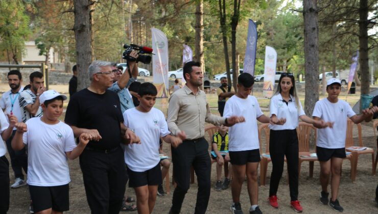 Belediye etkinlik düzenledi, tatil imkanı olmayan gençler doyasıya eğlendi
