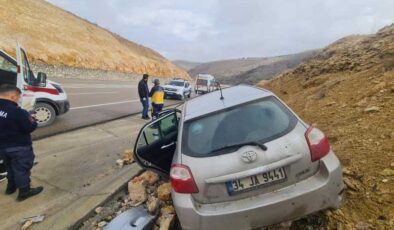 Akçadağ’da otomobil kanala düştü: 3 yaralı