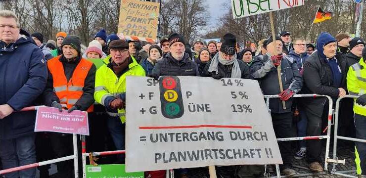 Berlin’de çiftçilerden sübvansiyon protestosu
