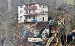 Heyelan riski nedeniyle bina boşaltıldı