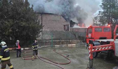 Bağlar’da depo yangını