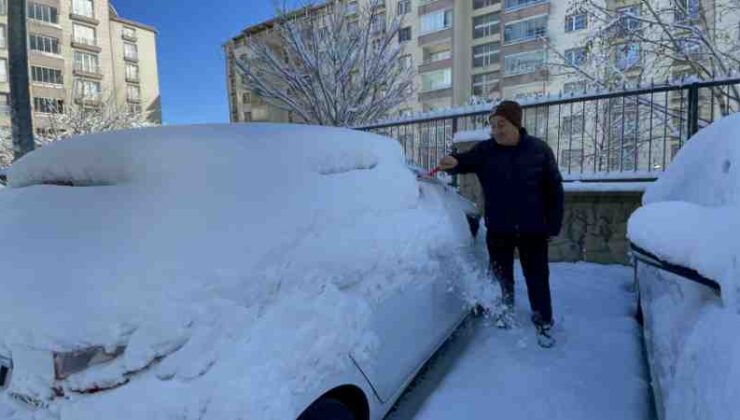 Tatvan’da kış sürprizi: kar altında hayat