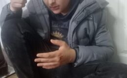 Depremde balkondan atladı, yaralandı