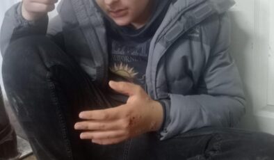 Depremde balkondan atladı, yaralandı