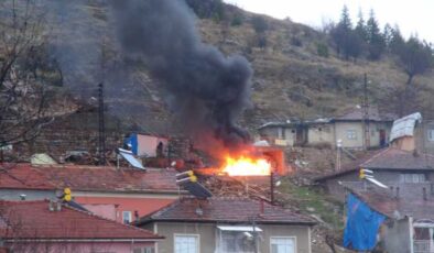 Depremzede çadırında yangın paniği