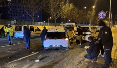 Diyarbakır ofis kavşağında kaza: 3 yaralı