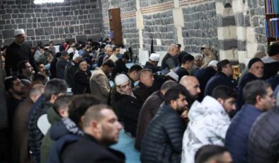 Diyarbakır’da Regaip Kandili coşkusu