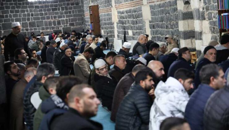 Diyarbakır’da Regaip Kandili coşkusu