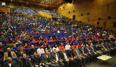 Diyarbakır’da gençler, bakan yardımcısıyla buluştu