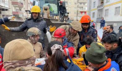 Diyarbakır’daki depremde 56 saat sonra kurtulan annenin acı hikayesi