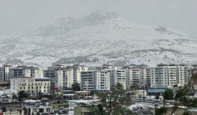 Ergani beyaz örtüye büründü