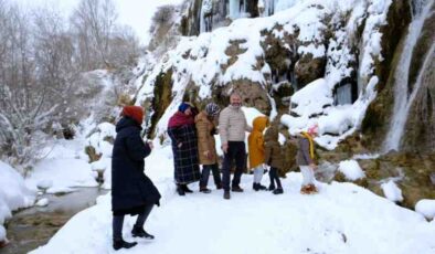 Girlevik Şelalesi’nde kış masalı