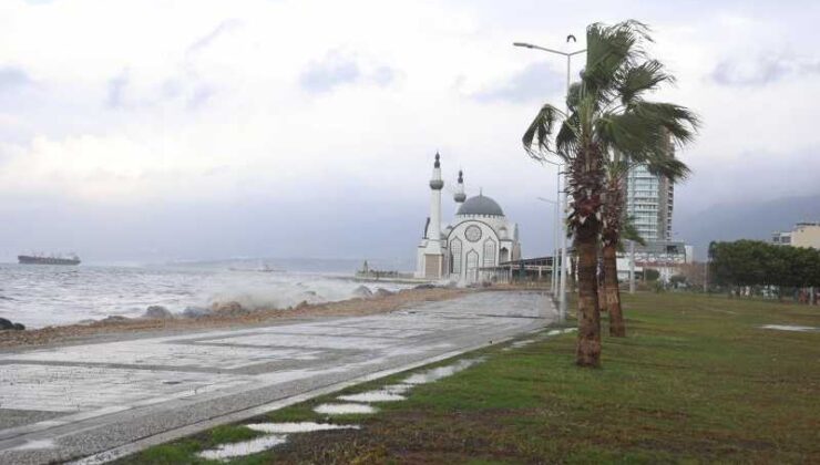 İskenderun’da lodos ve yağmur çilesi