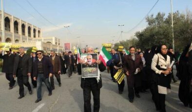 İran’da terör saldırısına kitlesel protesto