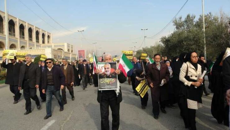 İran’da terör saldırısına kitlesel protesto