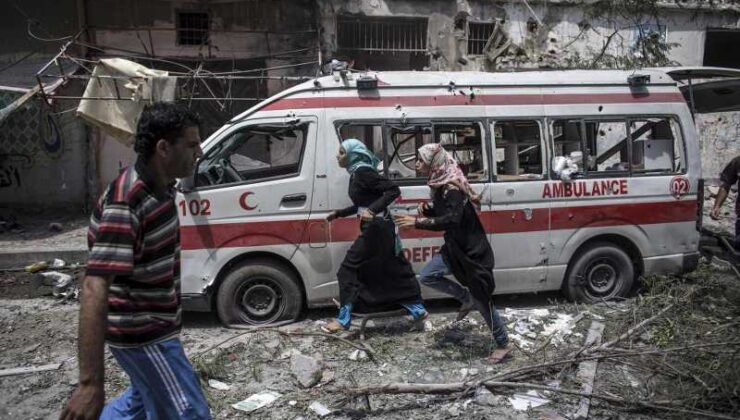 İsrail Gazze’de Ambulans Vurdu: 4 Ölü