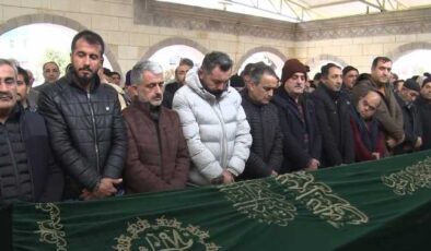 İzmir’de ‘laf atma’ kavgasında ölen şahıs Elazığ’da defnedildi