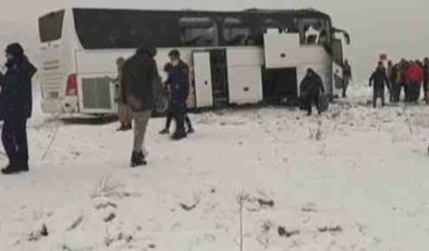 Kars’ta zincirleme trafik kazasında 2 kişi öldü, 8 kişi yaralandı