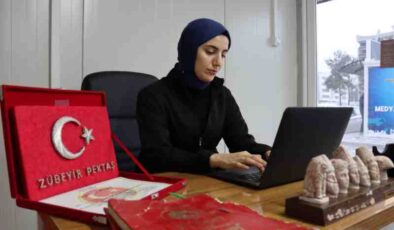 Depremde kaybettiği babasının çok sevdiği gazetesini çıkarıyor