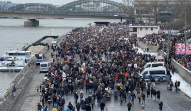Köln’de aşırı sağa karşı büyük protesto