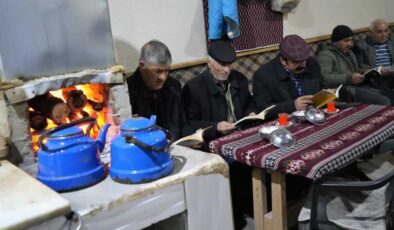 Közde Çay yanında kitap keyfi