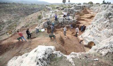 Kulp’ta eski taş ocağındaki kazıda 54 çocuğa ait mezarlık bulundu