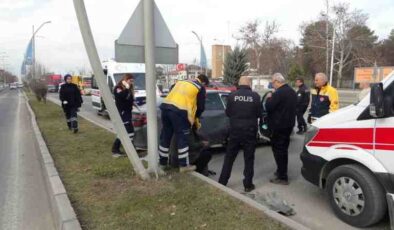 Malatya’da ağaç söken kaza: 2 yaralı