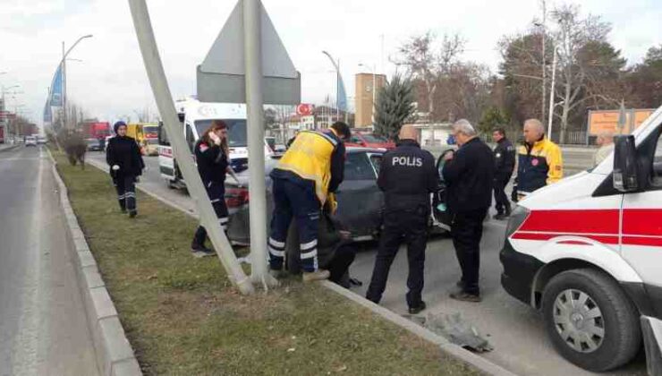 Malatya’da ağaç söken kaza: 2 yaralı