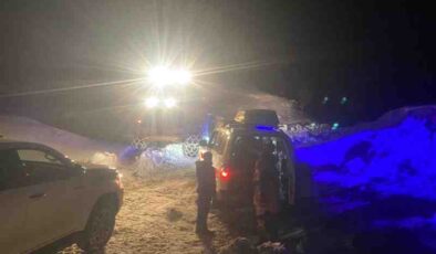 Muş’ta karla kapanan yolda, hasta kurtarıldı