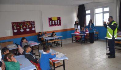 Öğrencilere trafik eğitimi verildi