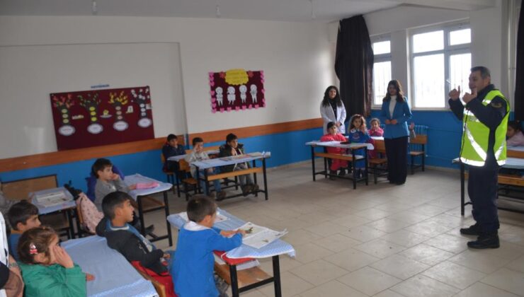 Öğrencilere trafik eğitimi verildi