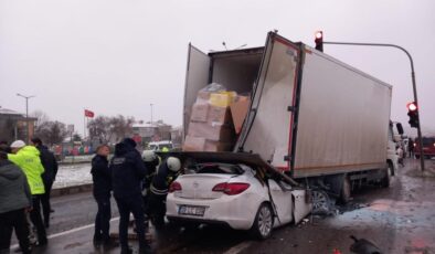 Trajik kaza: genç sürücü yaşamını yitirdi