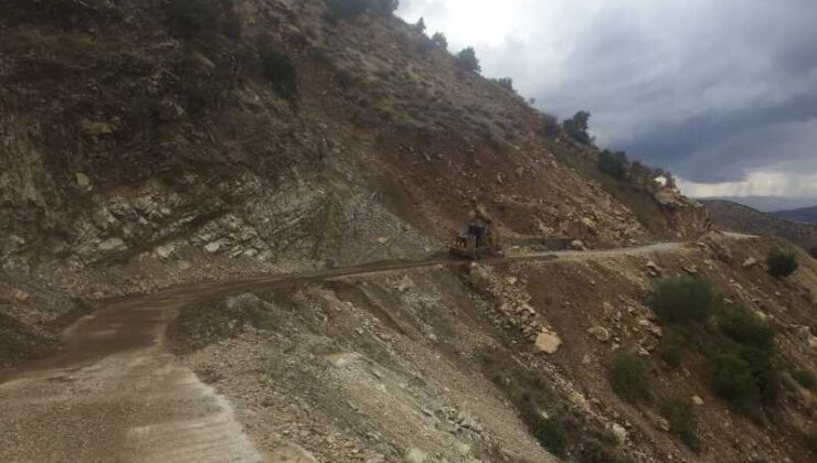 Sason’da heyelan sonrası yol açıldı