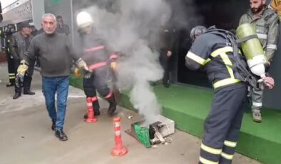 Siirt’te bir kafede alev alan fritöz yangını korkuttu