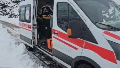 Siirt’te kar engeli aşıldı, hastalar kurtarıldı