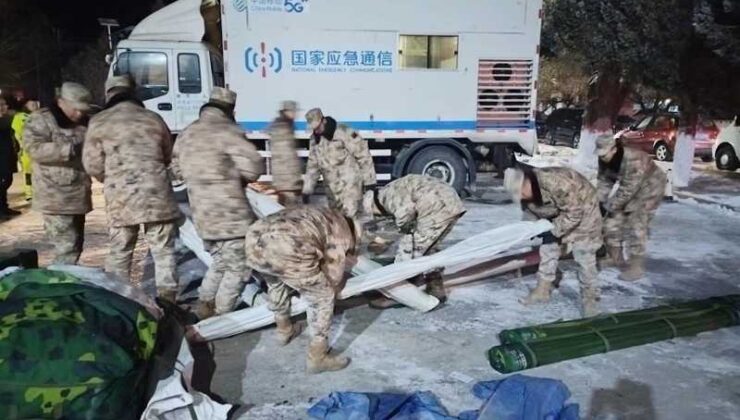 Sincan’da 7.1’lik deprem: 3 ölü