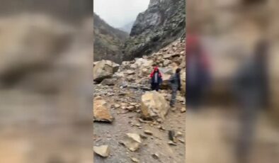 Şırnak-Hakkari yolu heyelanla kapandı