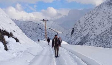 Şırnak’ta kar, köylü ve ekip dayanışması