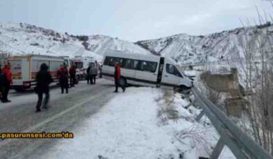 Sivas’ta minibüs kazası: 16 yaralı