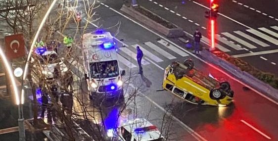 Takla atan aracın sürücüsü yara almadan kurtuldu