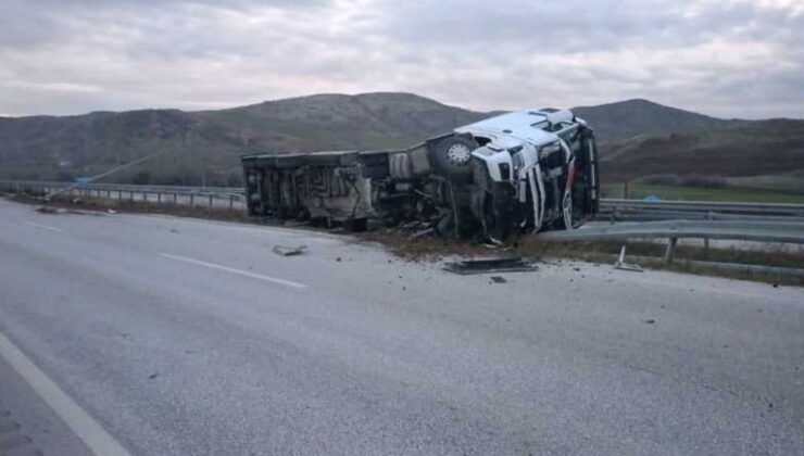 Tanker kazası yol kapattı