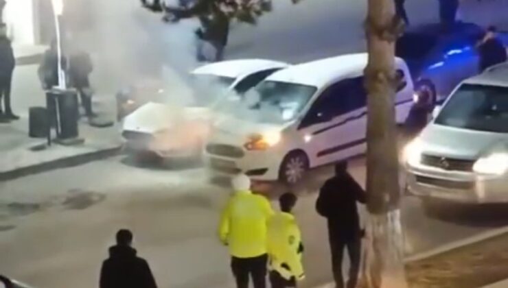 Tatvan’da araç alev aldı