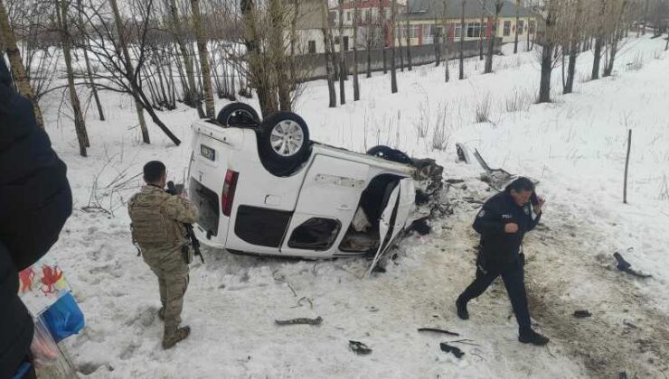 Van’da kamyonet çarpışması: 7 yaralı