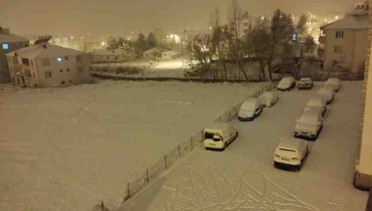 Varto’da yoğun kar ve fırtına