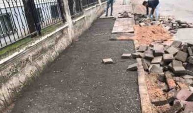 Bağlar’da kaldırımlar yenileniyor