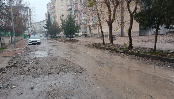 Diyarbakır’da yıkılan binaların ardından cadde ve sokaklar talan edildi