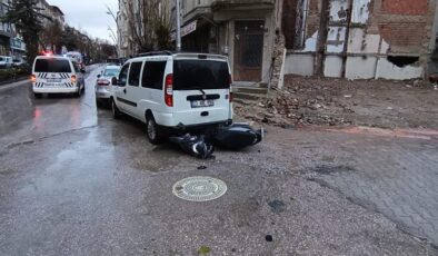 Önce Hareket Halindeki, Sonra Park Halindeki Araca Çarptı