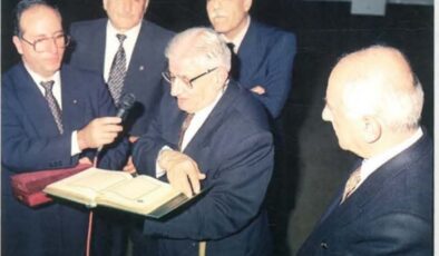 Üniversitede Çalışırken Fahri Edebiyat Doktoru Unvanını Alan İlk ve Tek İnsan