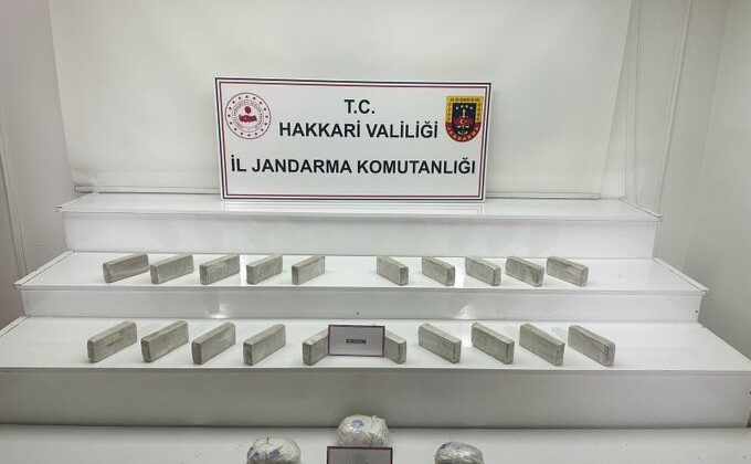 10 kilo eroin ve 3 kilo morfin ele geçirildi