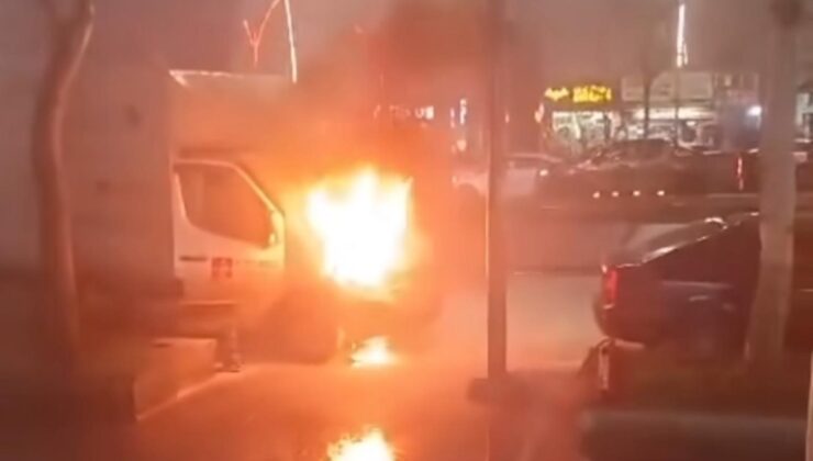 Batman’da parkta kamyonet yangını